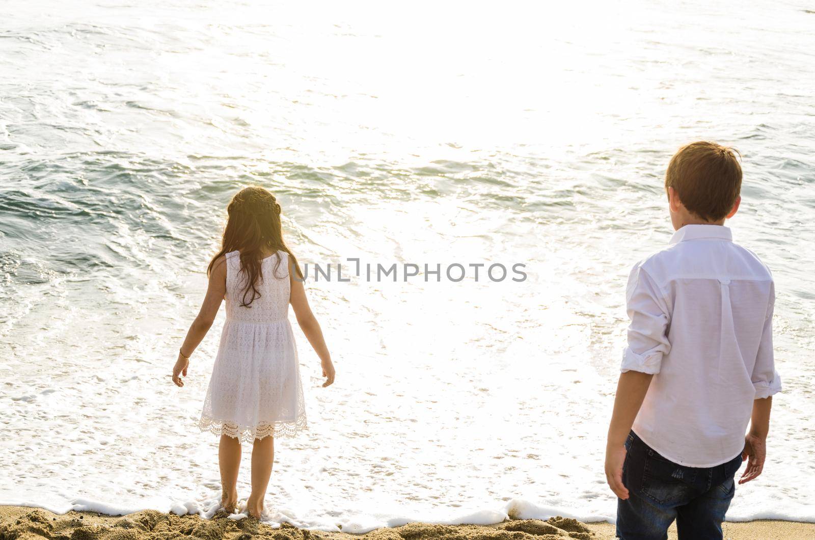 Children looking at the sea with his back to the camera by Peruphotoart