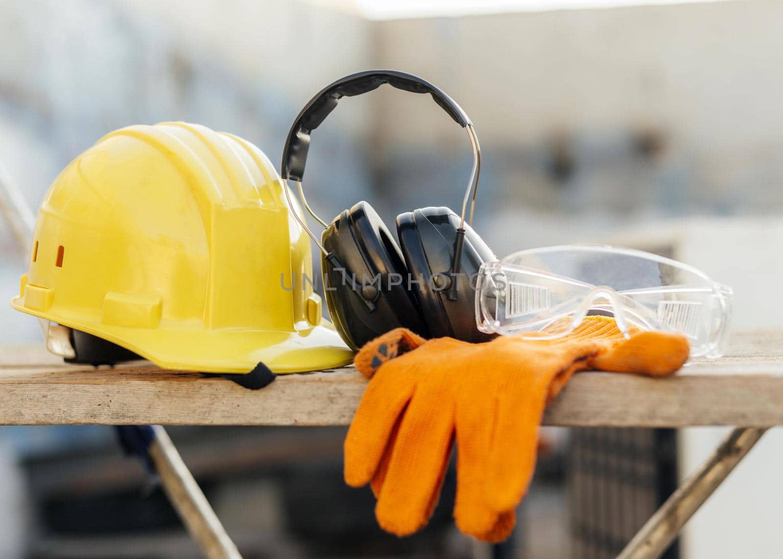 Photo Front view of protective glasses with hard hat and headphones. Resolution and high quality beautiful photo