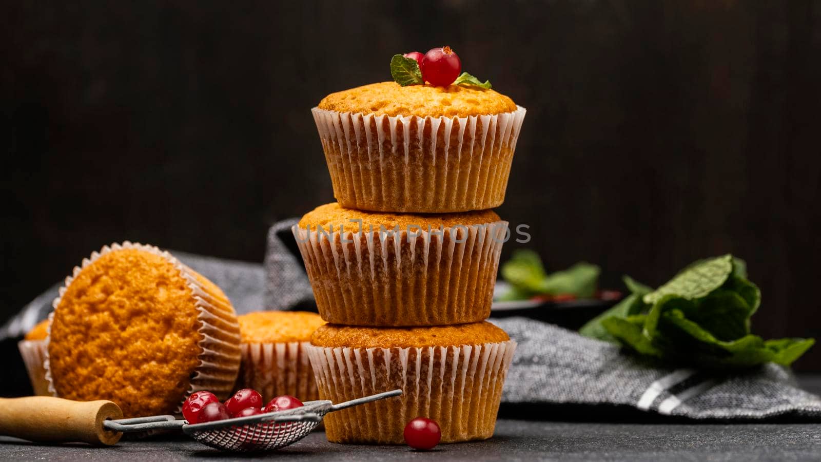 front view delicious muffins with berries. High quality photo by Zahard