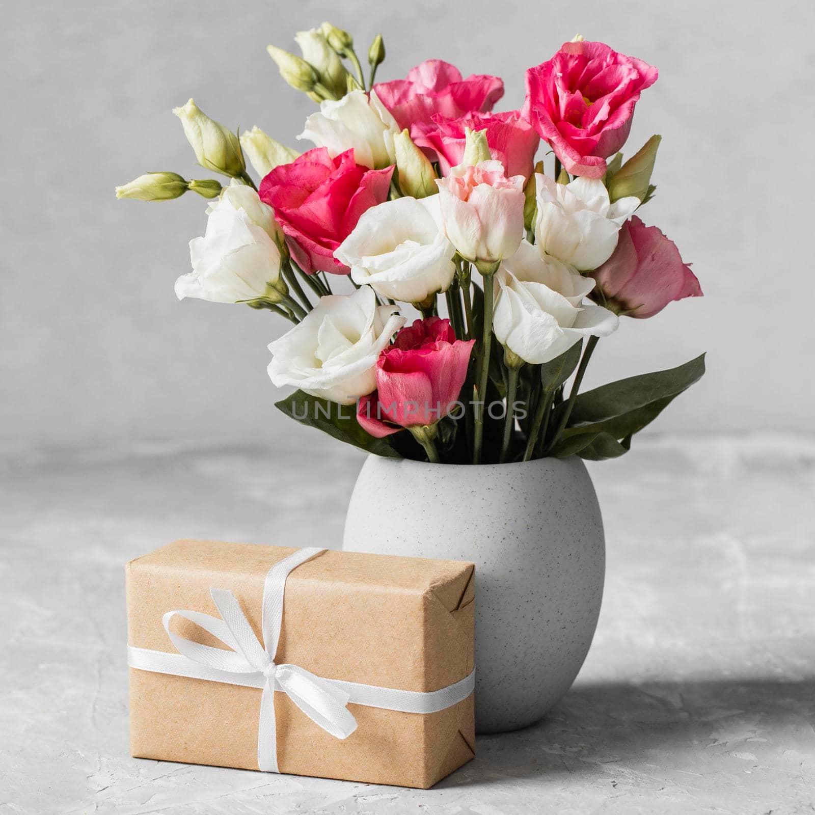 front view bouquet roses vase wrapped gift by Zahard