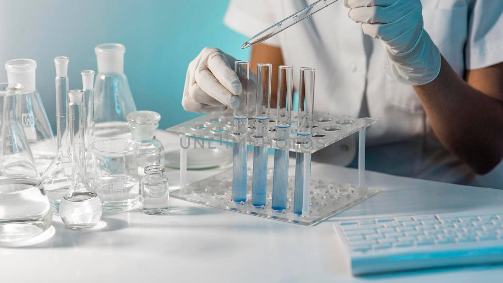 close up scientist holding tube pipette. High quality photo by Zahard