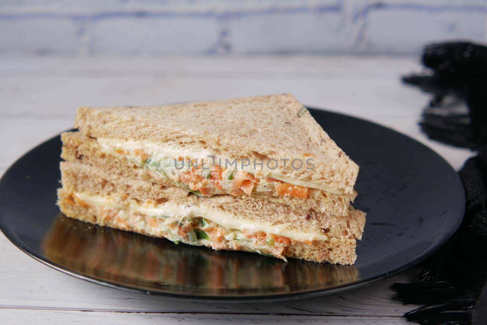 vegetable sandwich on a pate on table