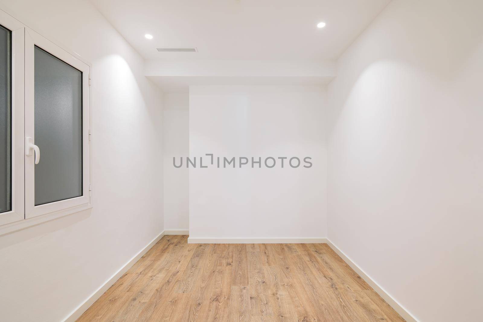 Empty apartment room with wooden floor in a new flat.