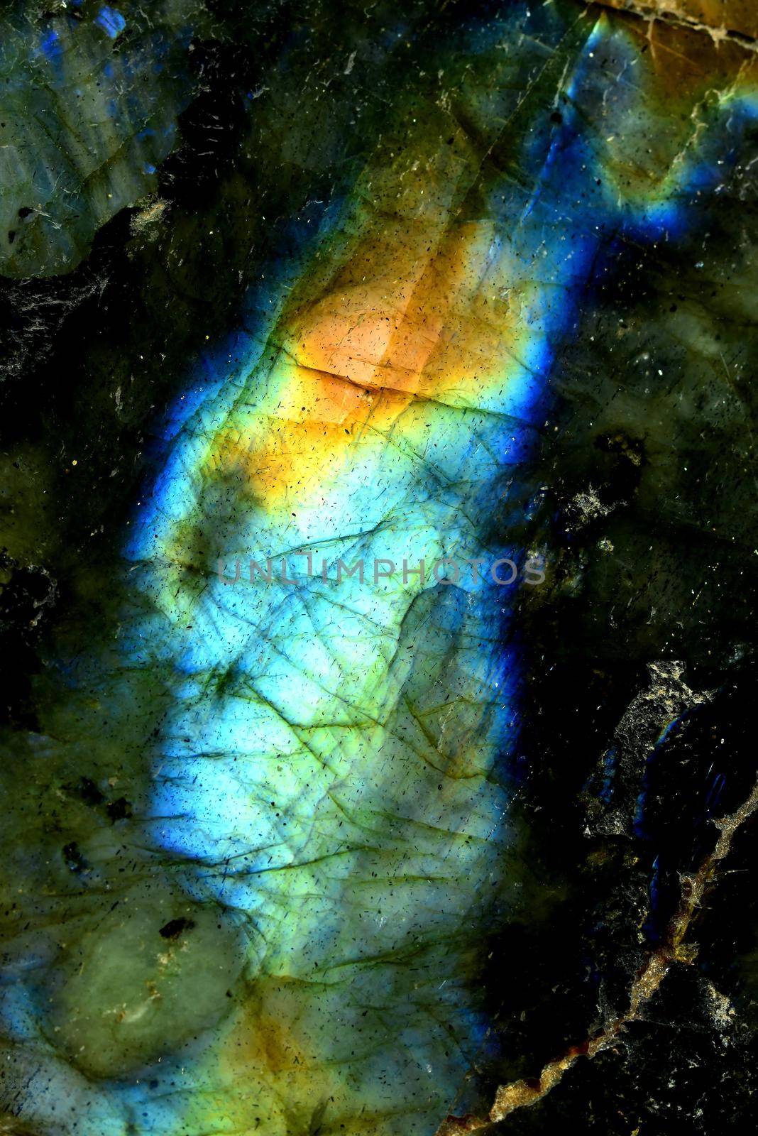 Labradorite with schiller in a macro by Jochen