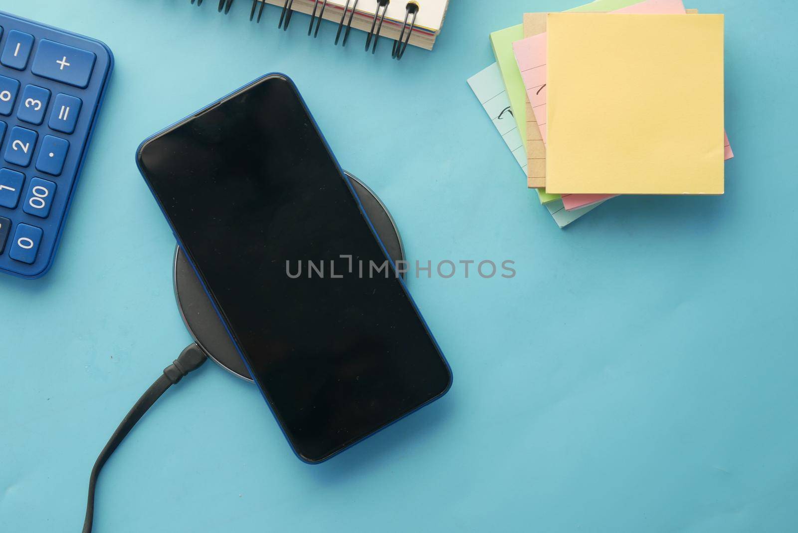 charging Smartphone using Wireless Charging Pad, top view by towfiq007