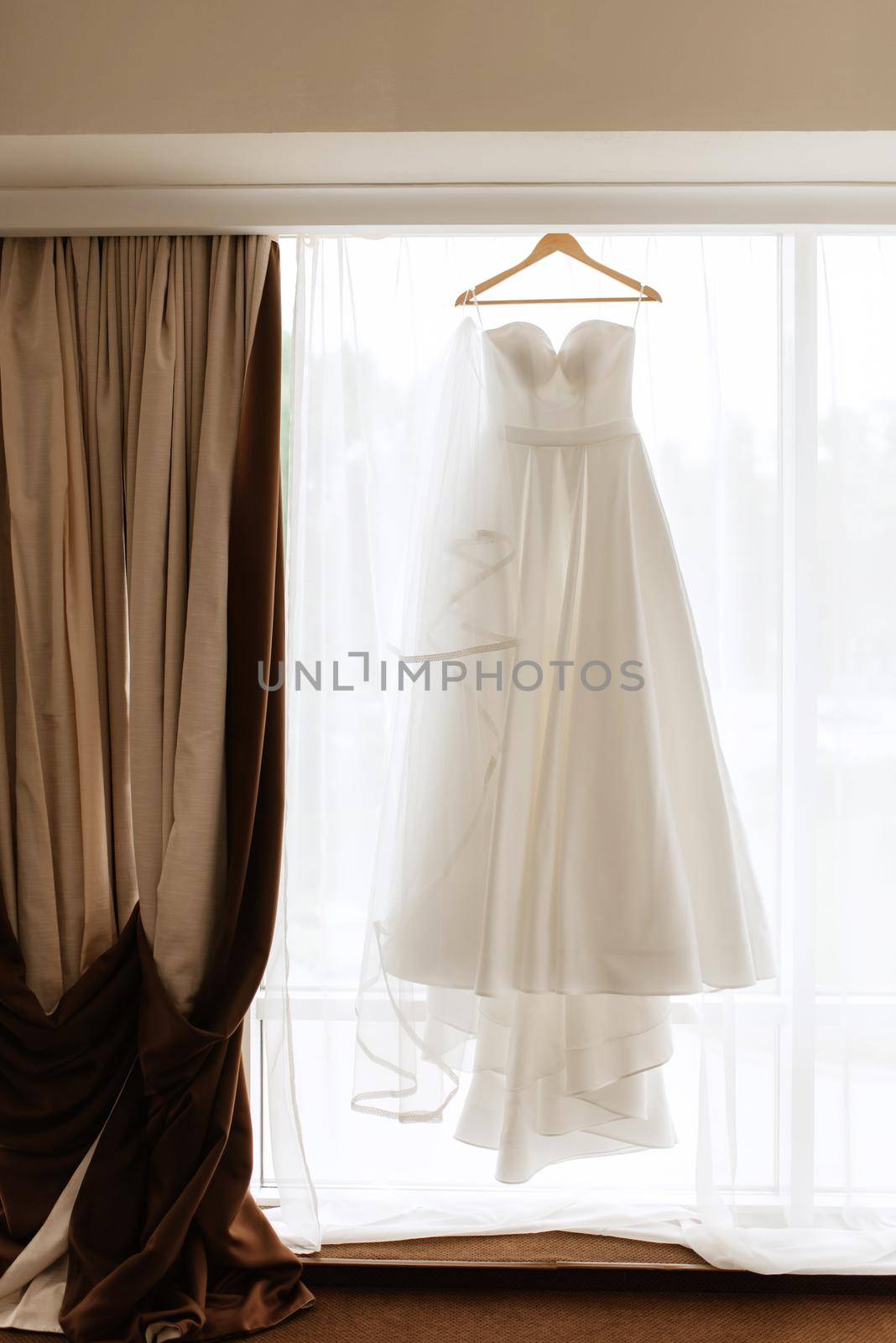 perfect wedding dress on the wedding day