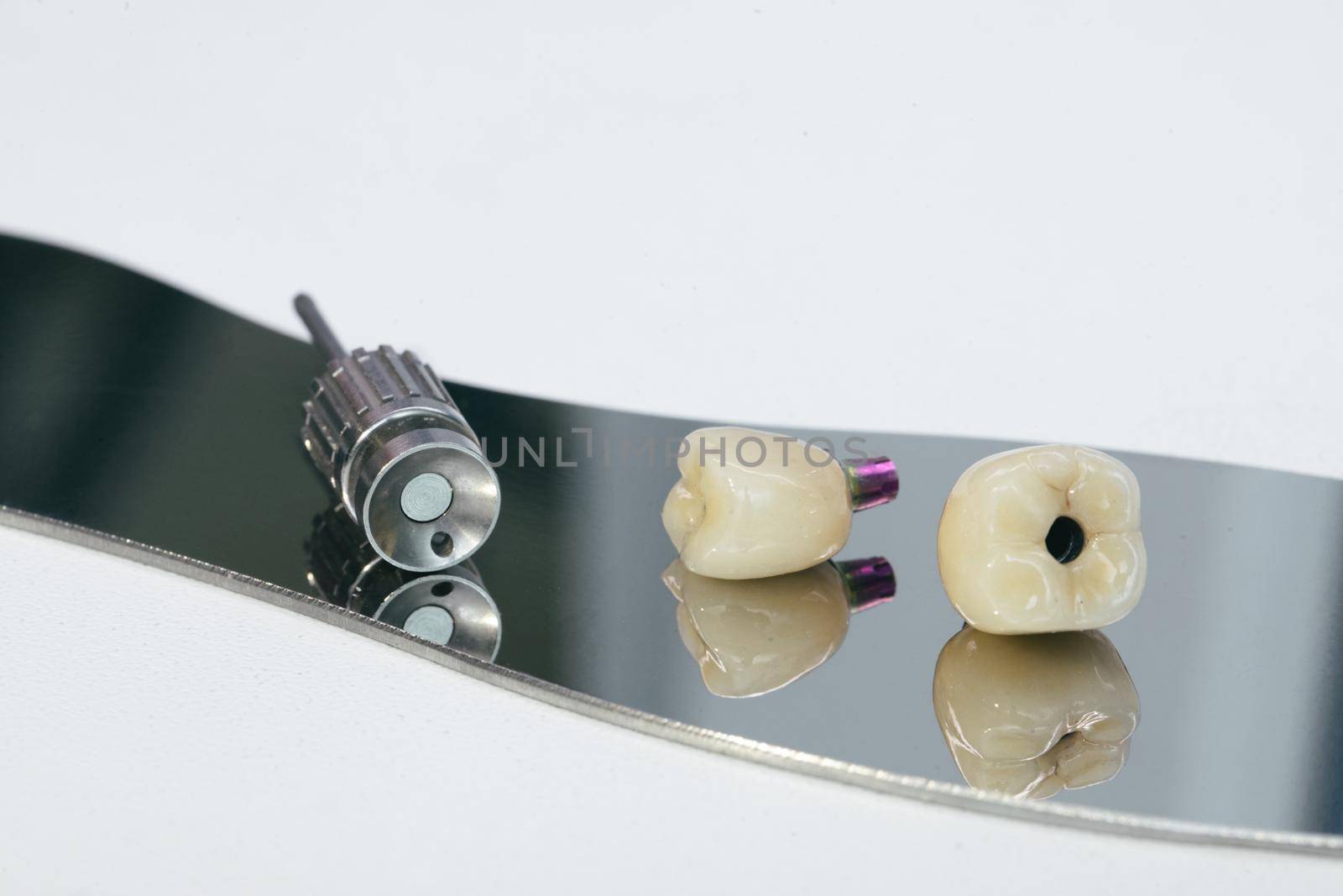 Monolithic screw retained zirconium crown on the implant, a screw and a manual key for screwing the crown. Zirconium crown and zirconium hybrid abutment