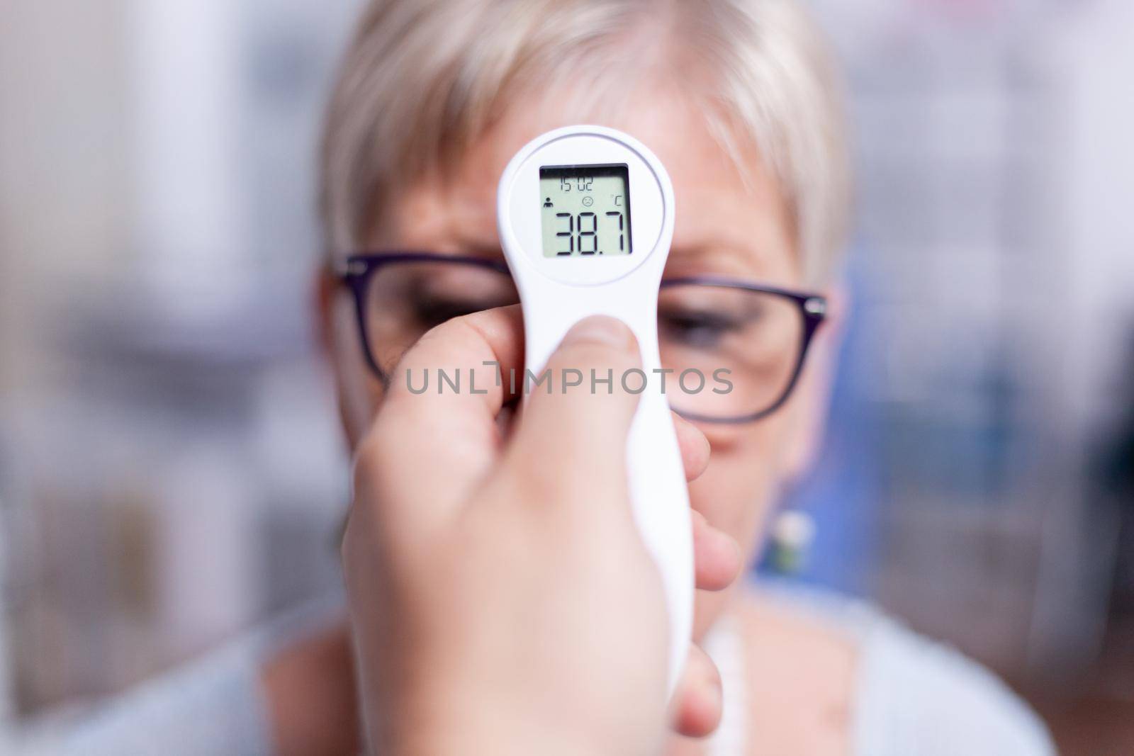 Examination of body temperature by DCStudio