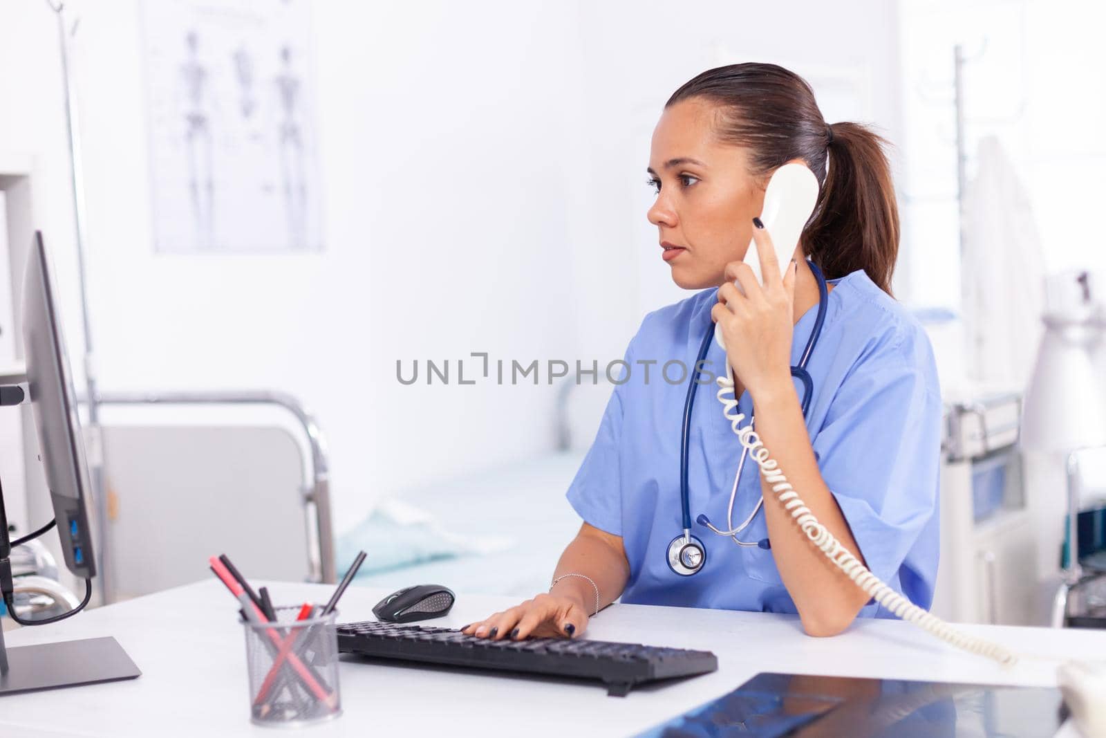 Medical nurse talking with patient by DCStudio
