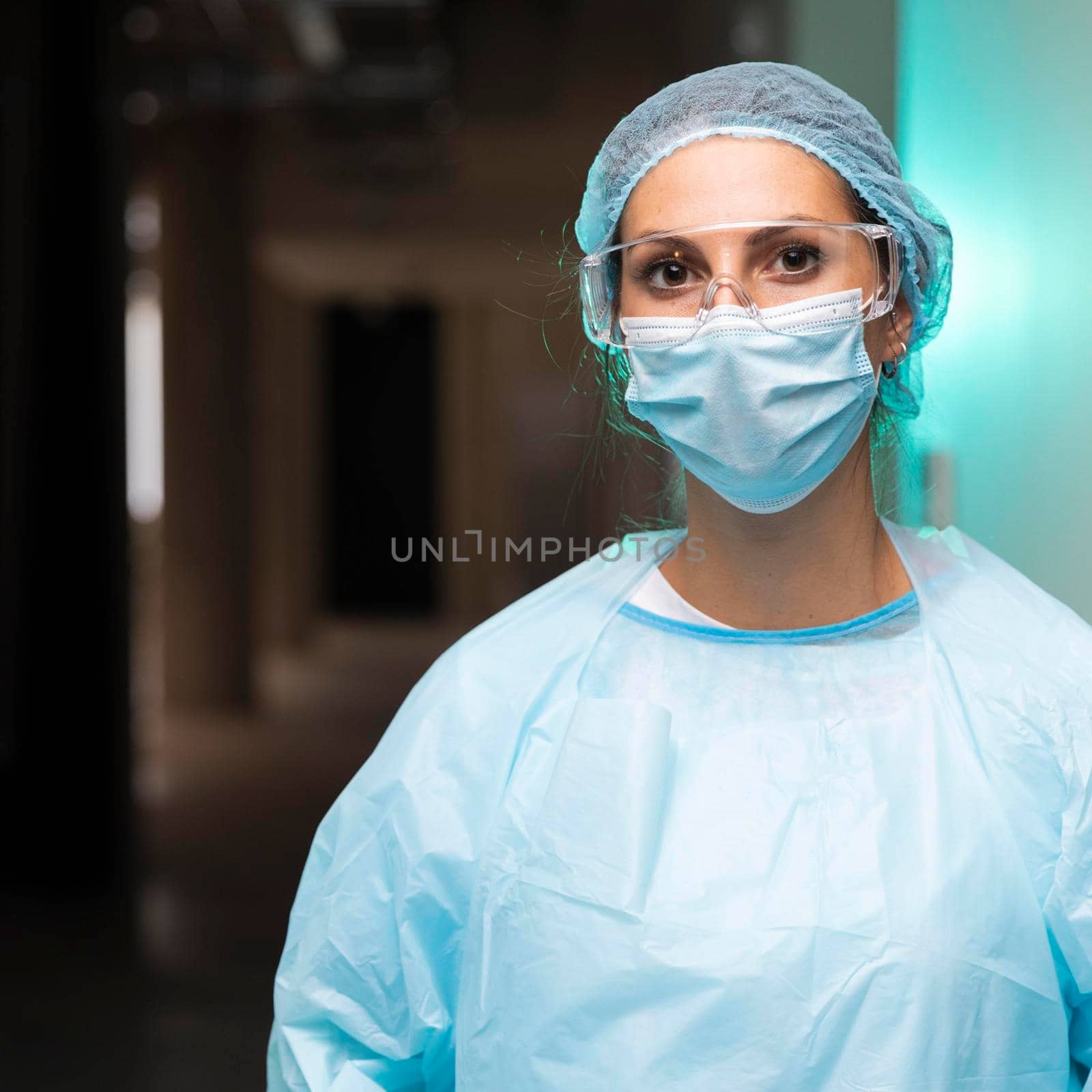 female doctor wearing protective clothing. High quality photo by Zahard
