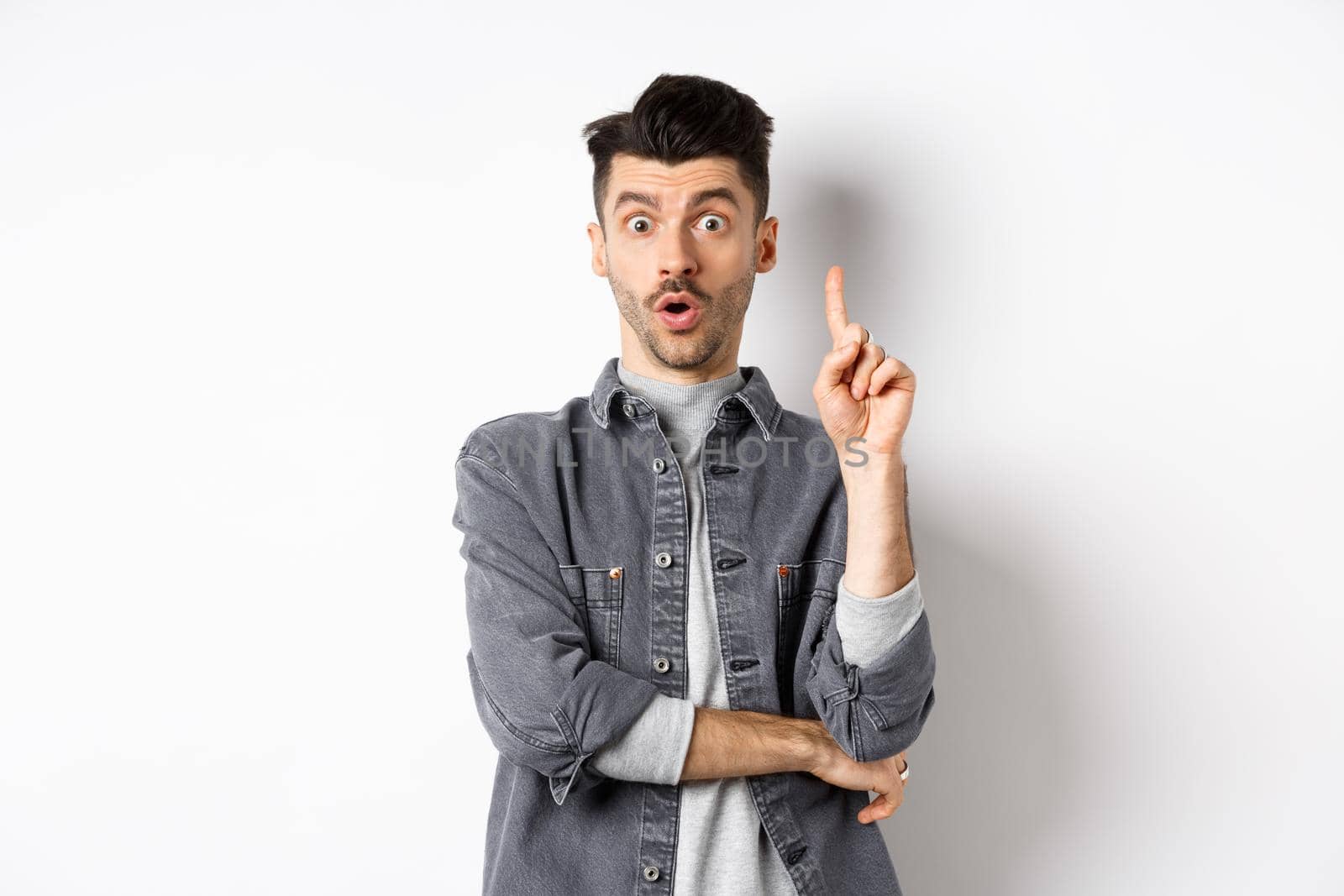 Excited bearded guy pitching an idea, raising finger up in eureka gesture and say suggestion, have a plan, standing on white background.