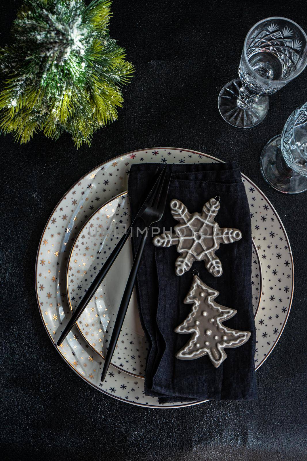 Christmas table setting by Elet