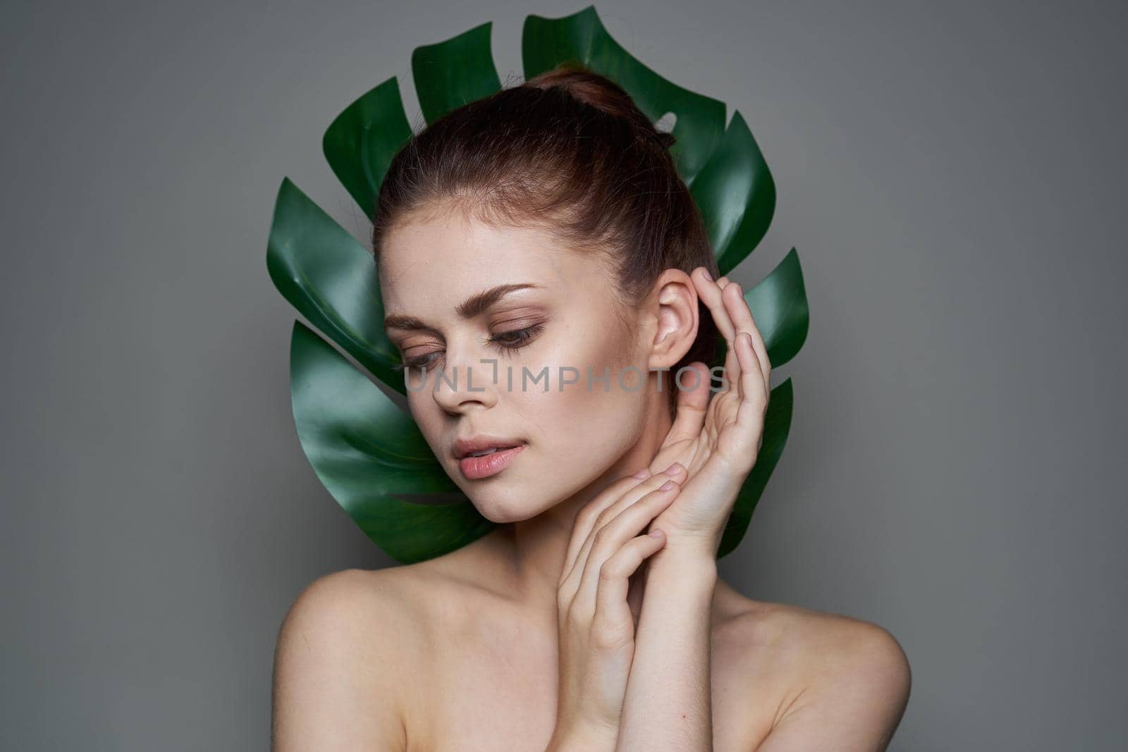 pretty woman palm leaf bare shoulders clear skin spa treatments by Vichizh