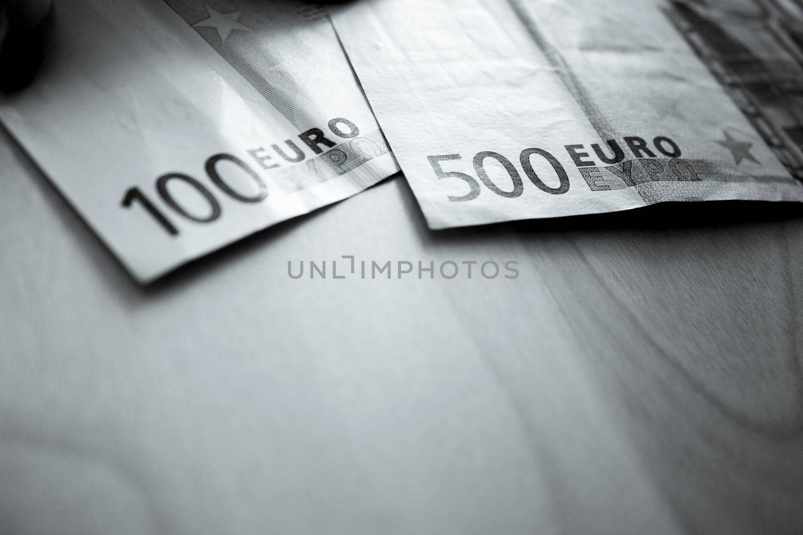 500 and 100 euros in official banknotes. No people