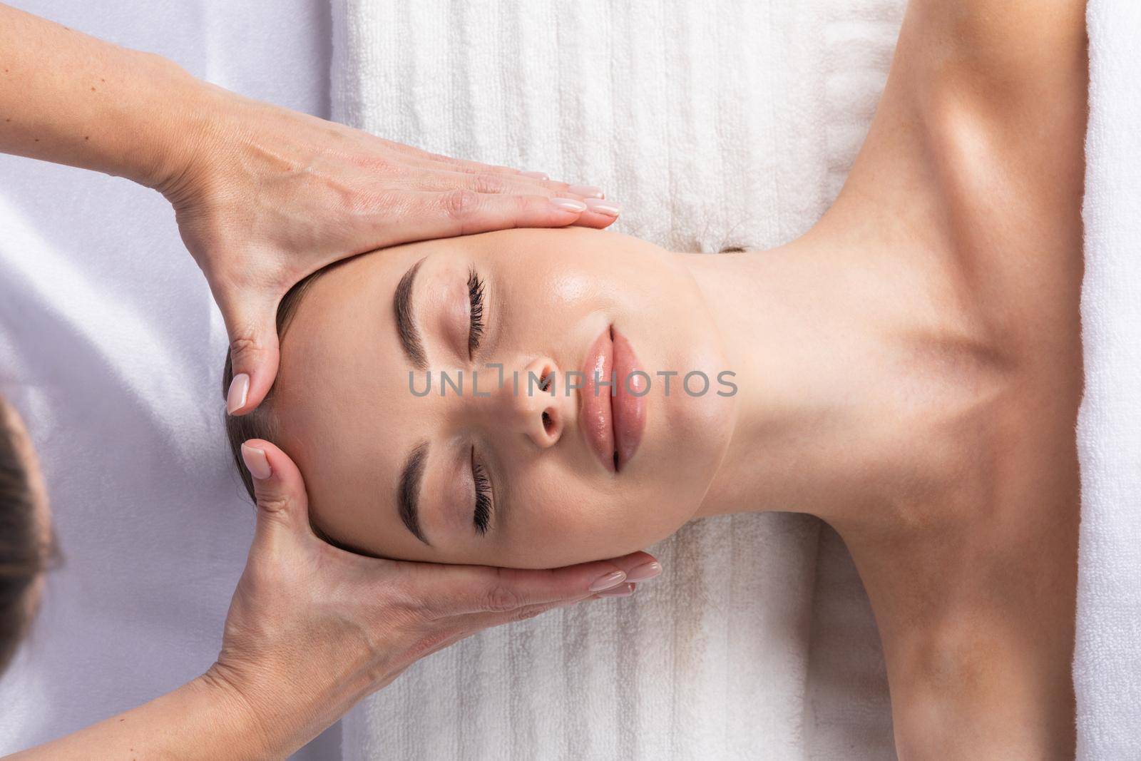 Face Massage Spa Treatment by ALotOfPeople