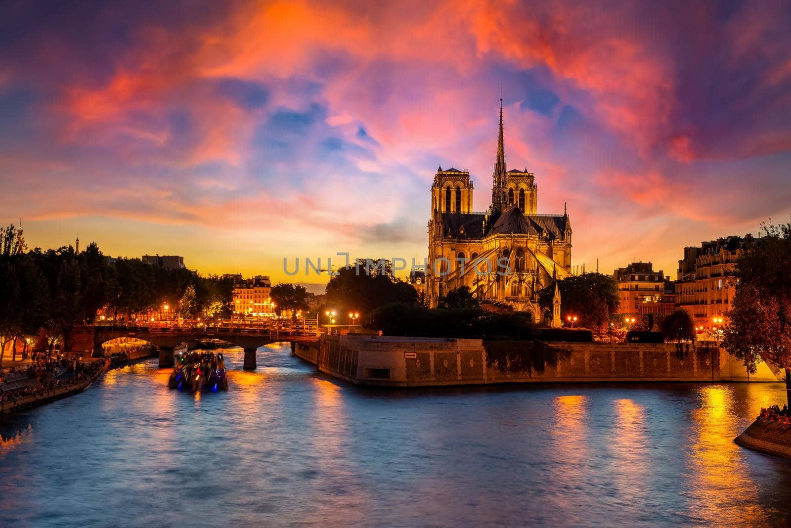 Sky above the cathedral by Givaga