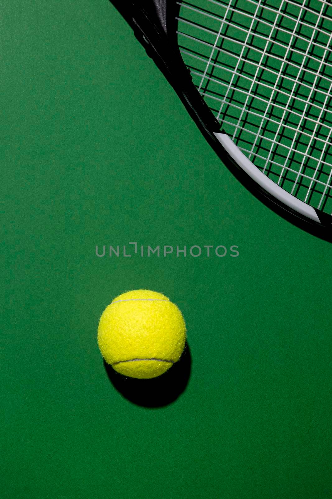 top view tennis ball with racket. High quality photo by Zahard