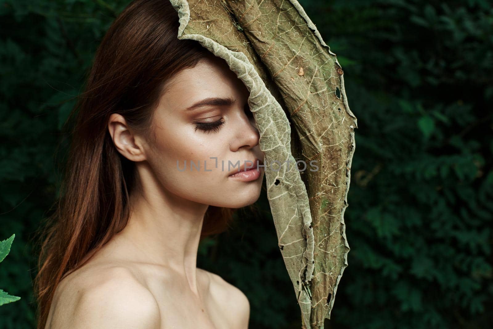 pretty woman in a field outdoors bare shoulders clear skin Lifestyle. High quality photo