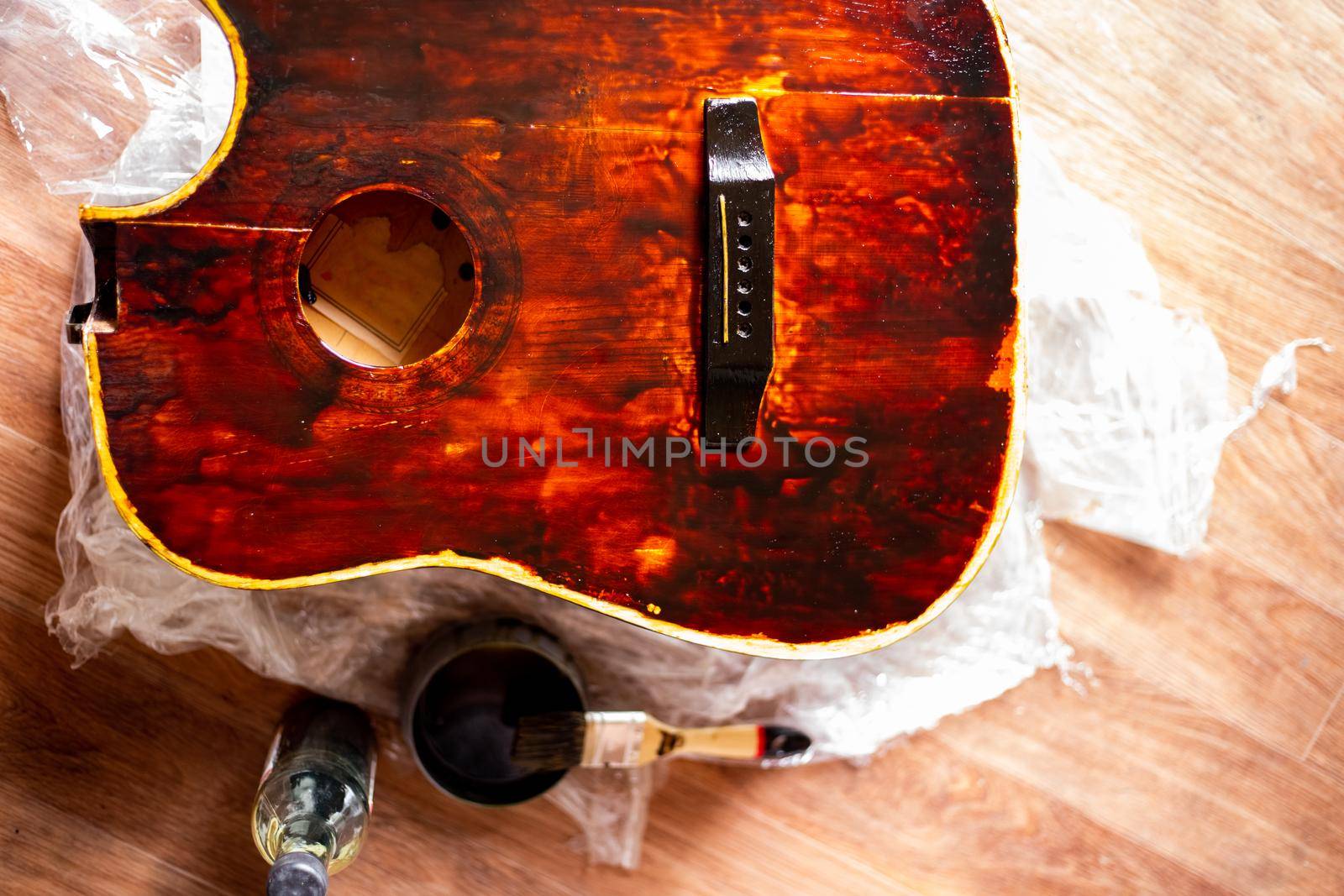 Painting an old guitar with varnish. Repair of vintage musical instruments.