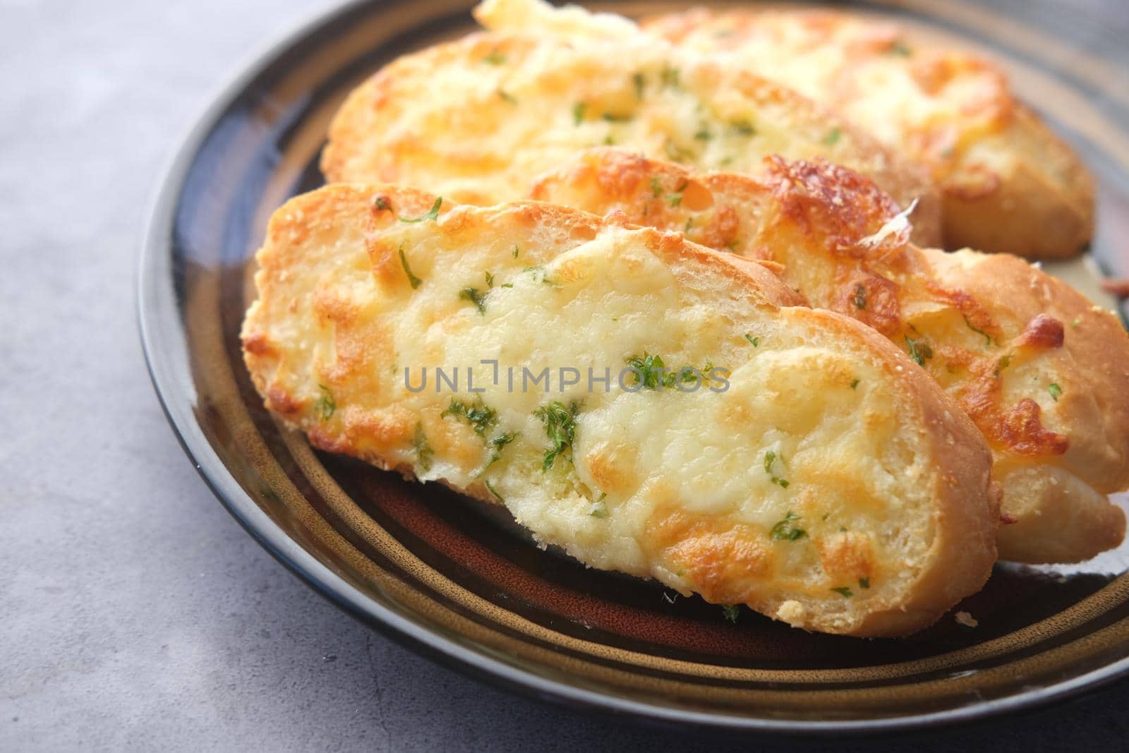 close up of garlic bread on a plate .