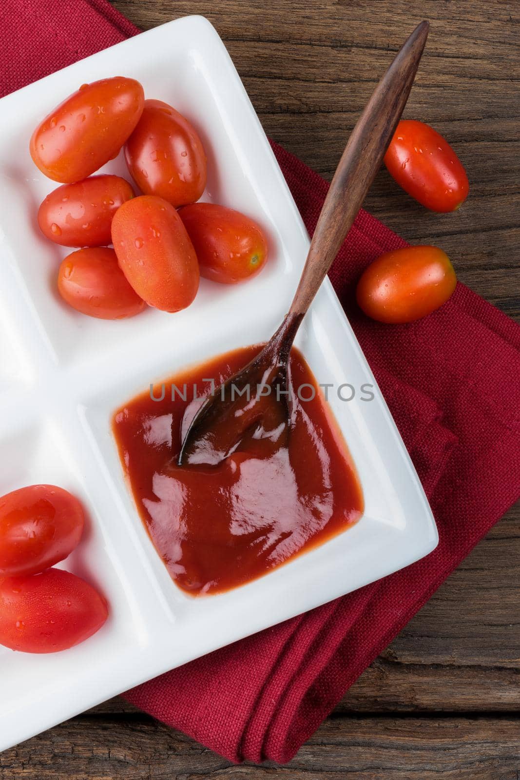 closeup details of ketchup and tomatoes