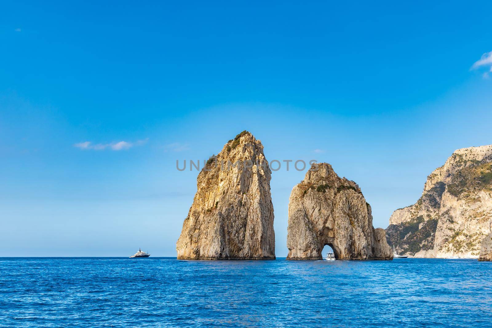 Beautiful panorama of small bay next to Faraglioni di Mezzo and Capri island  by Wierzchu