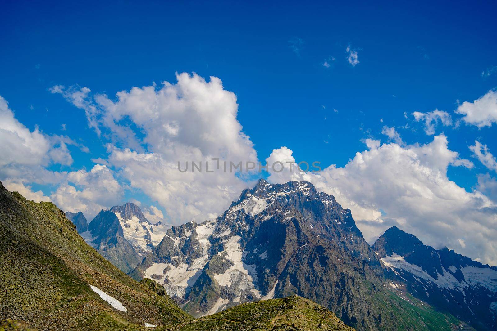 The rocky mountains were shrouded in clouds on a Sunny day.