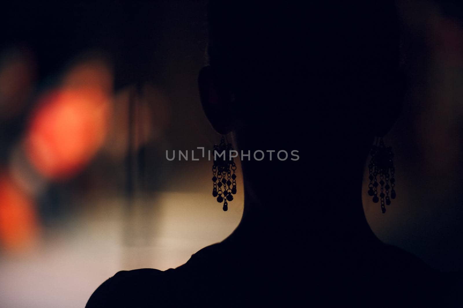 Backstage, silhouette of a woman with earrings by primipil