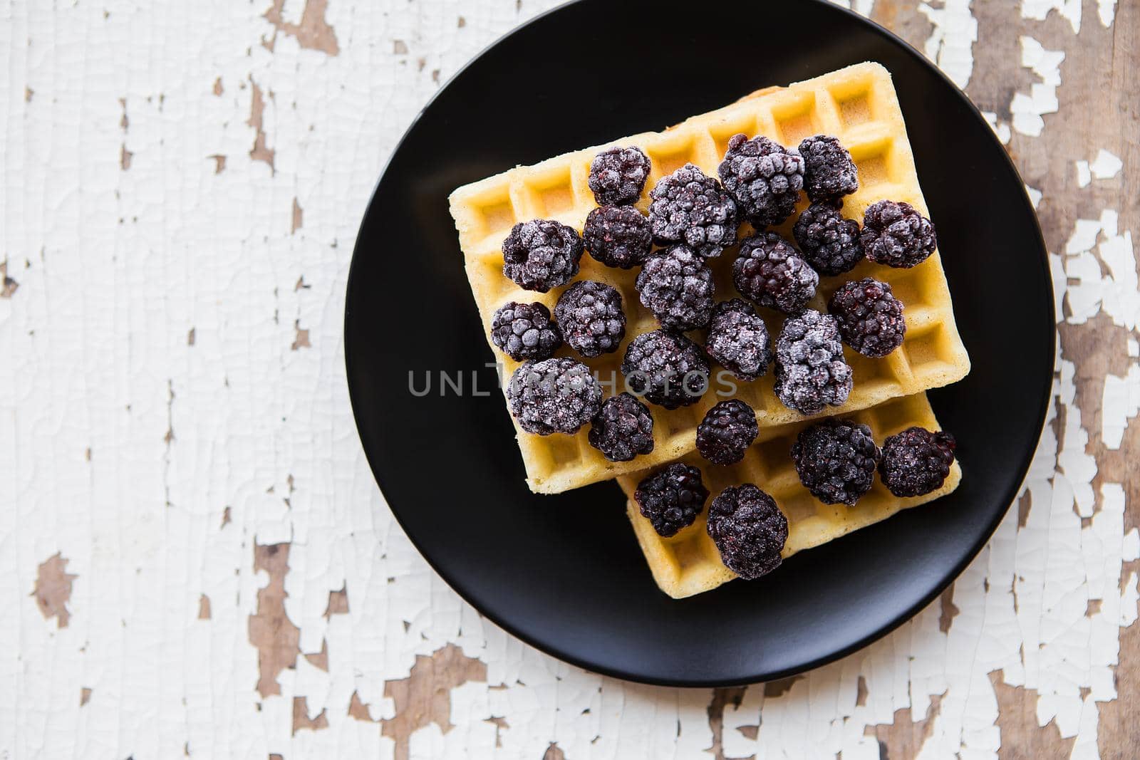 Belgian waffles with blackberry by sfinks