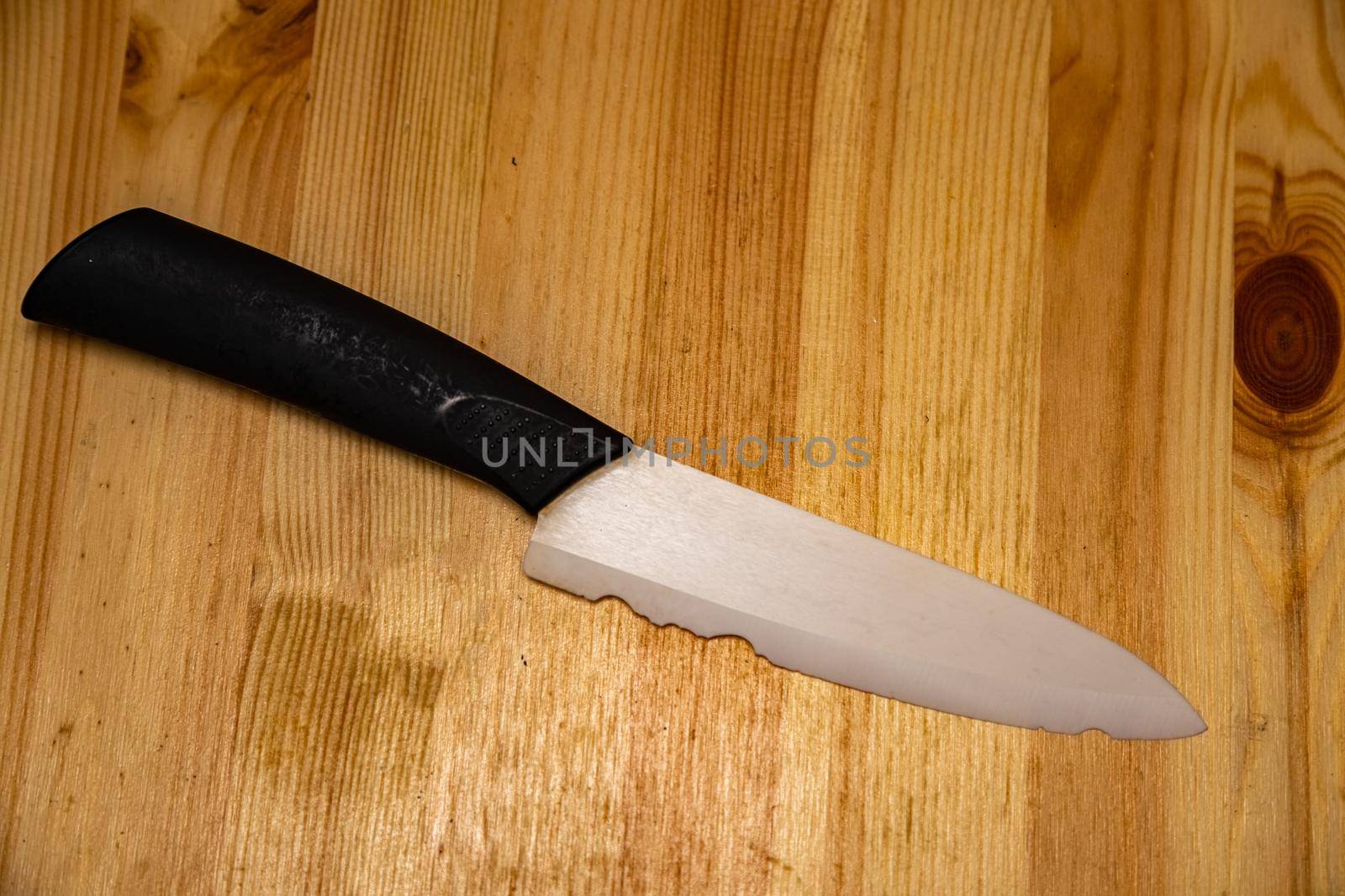 old white ceramic knife with a broken blade. broken substandard knife by Mariaprovector