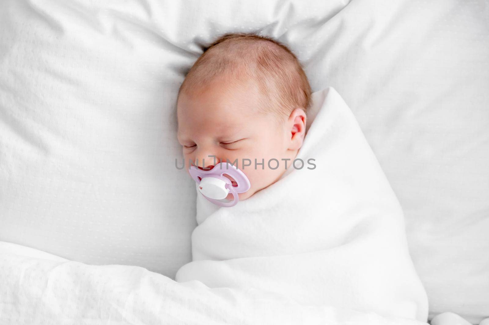 Newborn baby at home by tan4ikk1