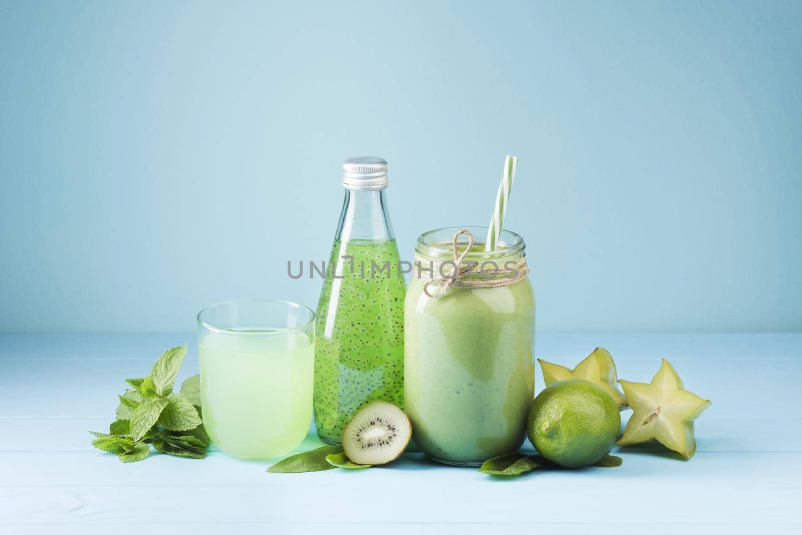 front view green smoothie drinks by Zahard
