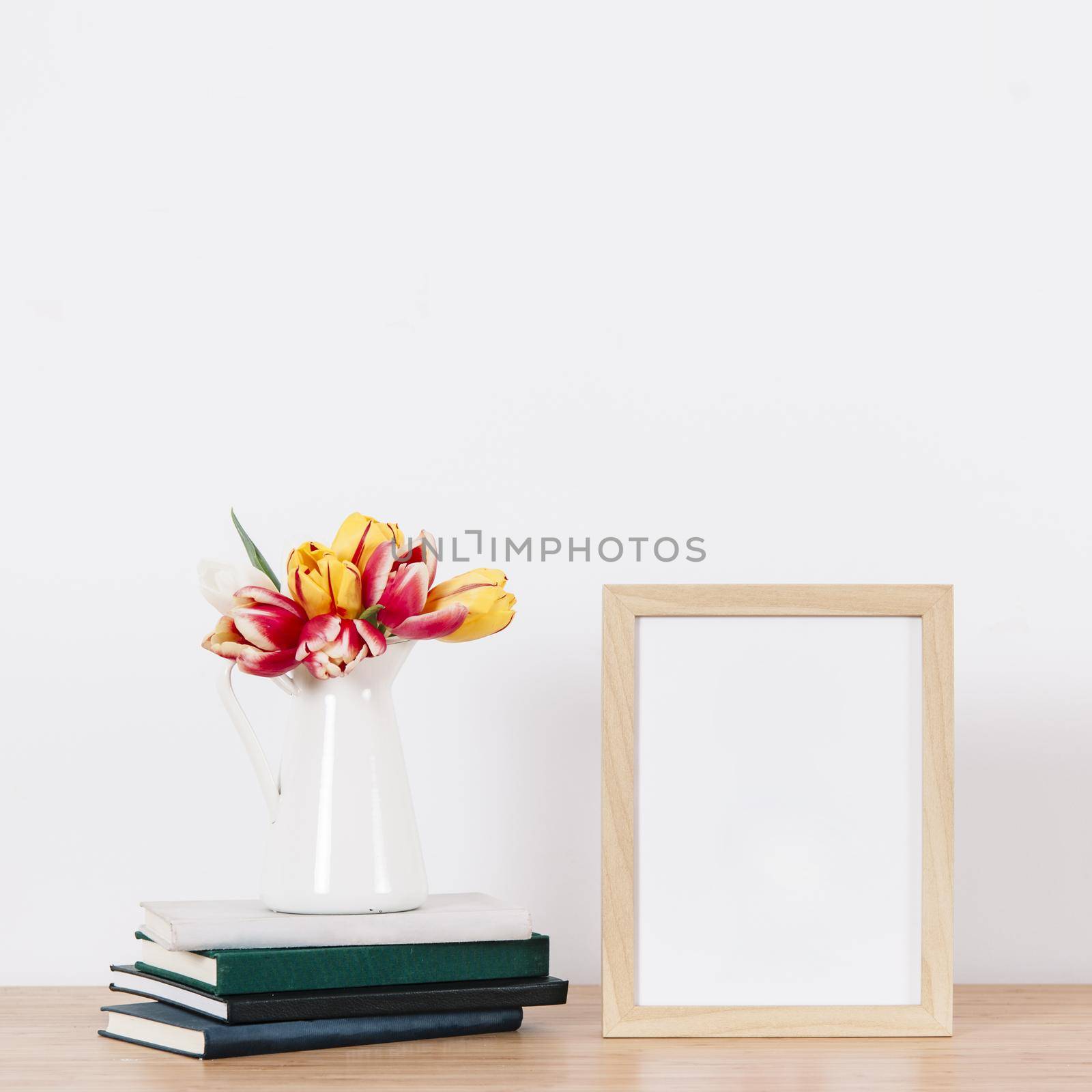 empty photo frame table by Zahard