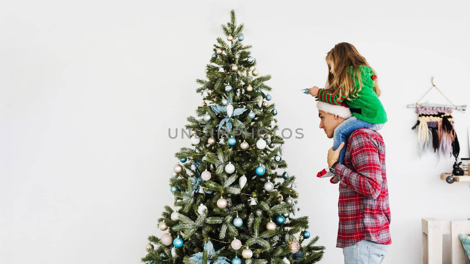 father daughter decorating christmas tree by Zahard
