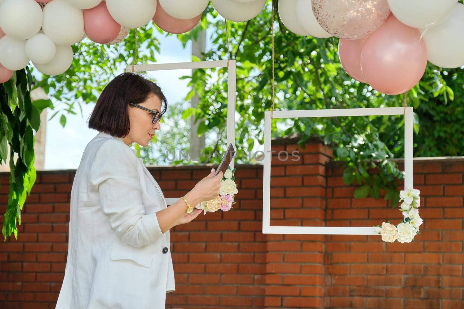 Decorating the garden with balloons for a party, ceremony by VH-studio