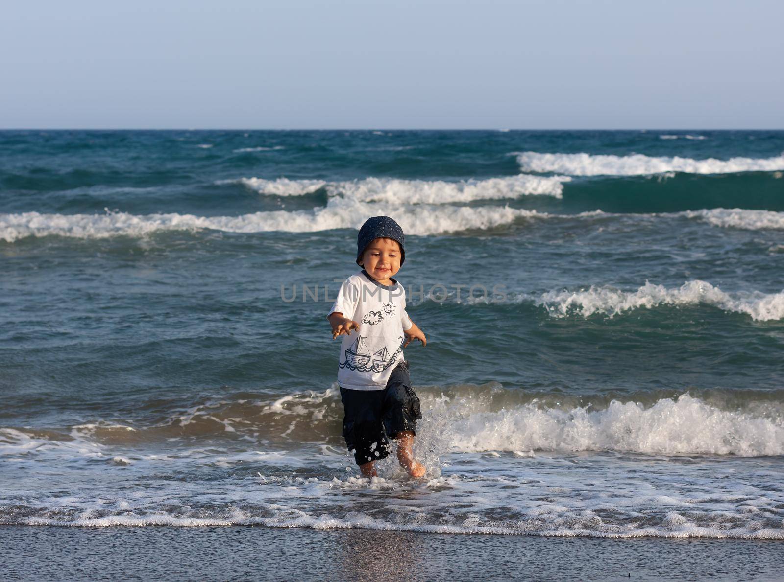 Healthy lifestyle. Boy on seashore by palinchak