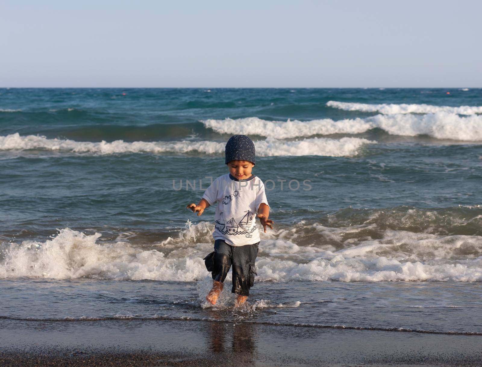 Healthy lifestyle. Boy on seashore by palinchak