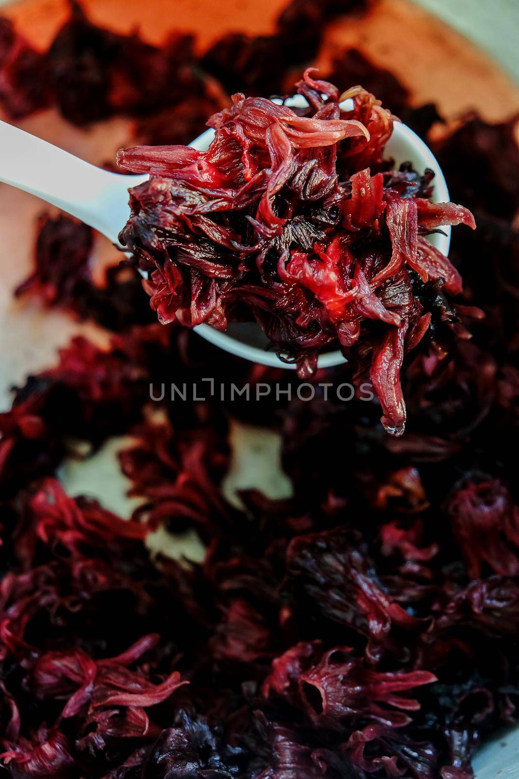 The process of making Roselle juice by ponsulak