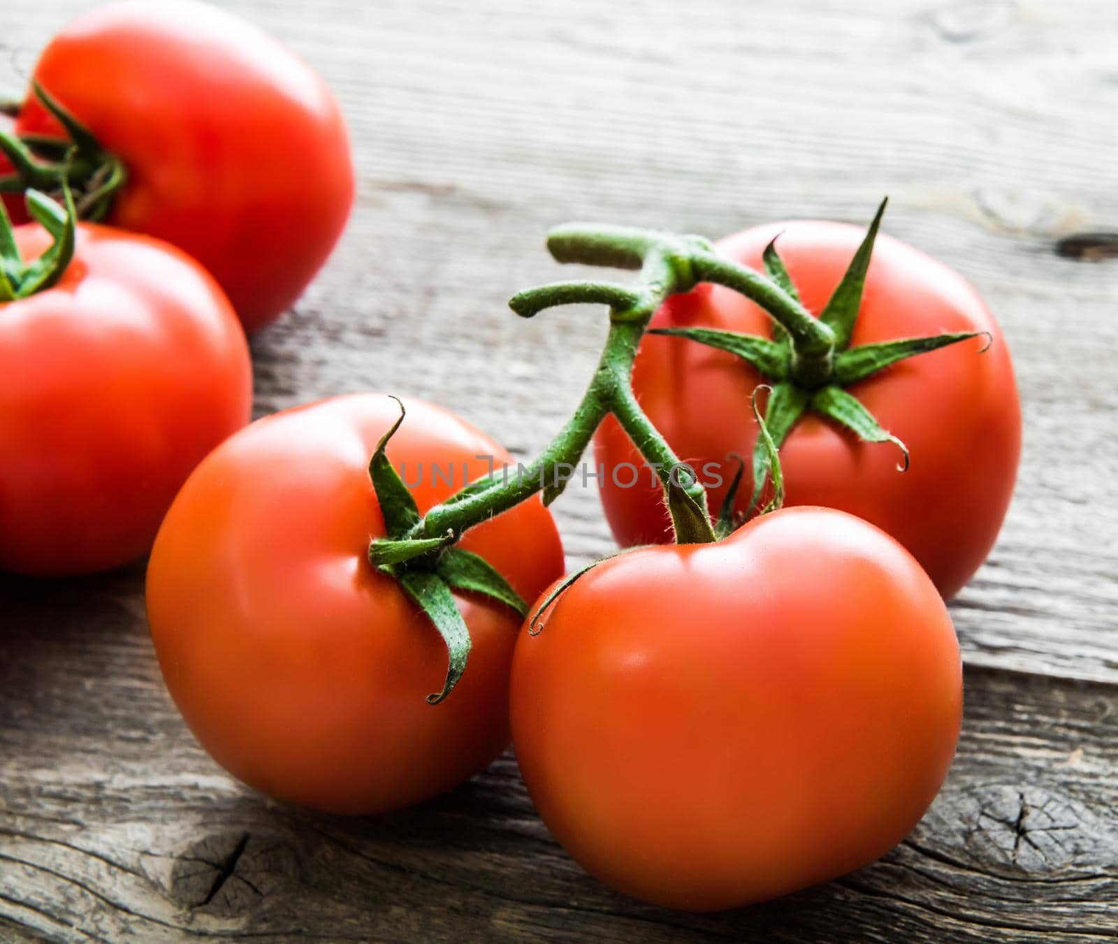 fresh tomatoes by GekaSkr