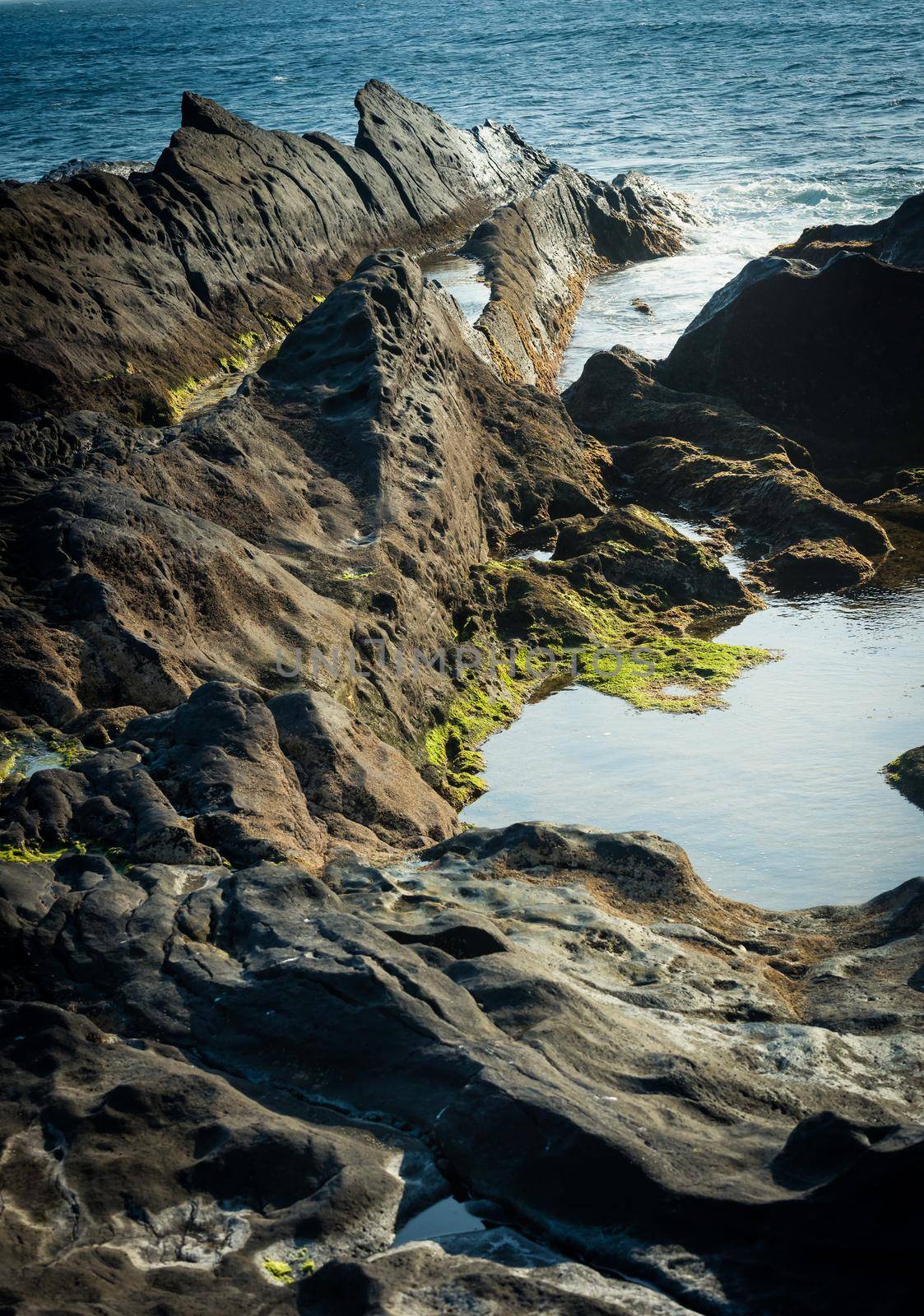 cliffs on the coast by GekaSkr