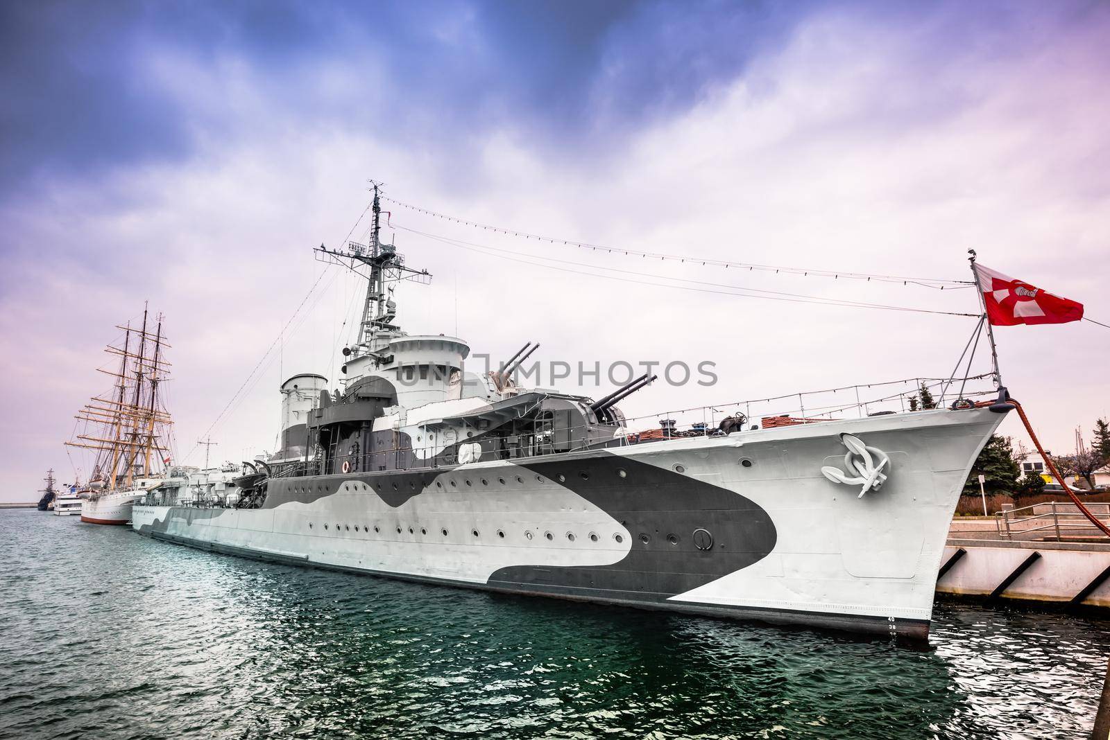 Warship by GekaSkr
