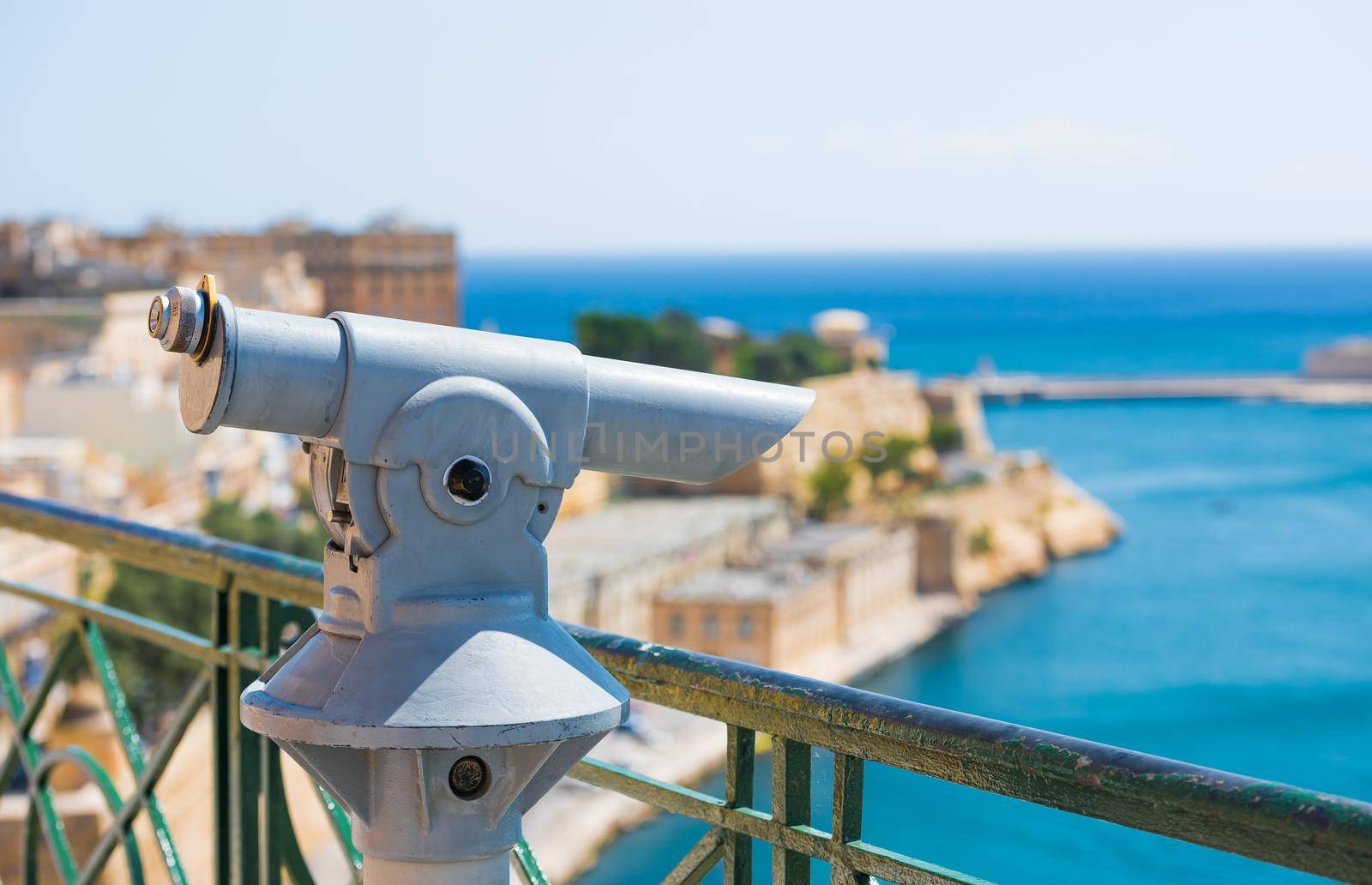 panoramic telescope for viewing distanced city attractions