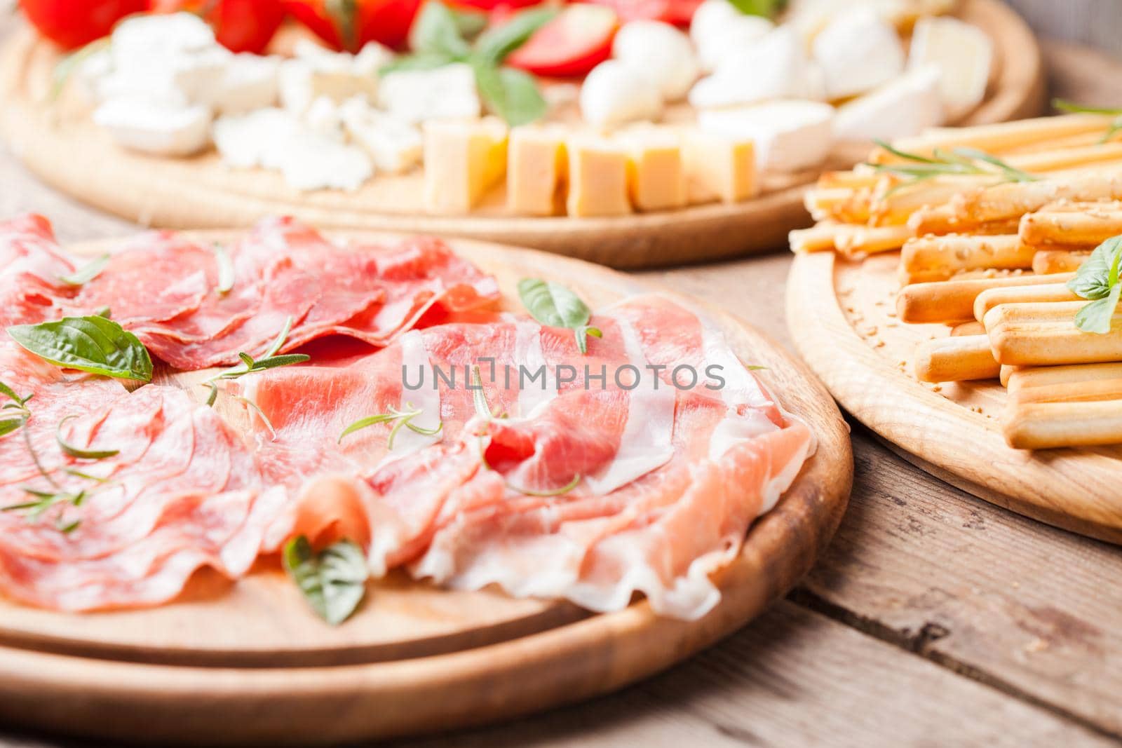 prosciutto crudo by oksix