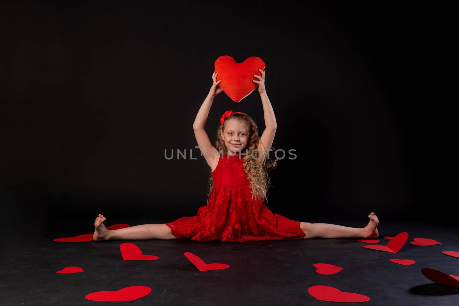 In twine in the hands of the heart paper hearts red, design, on the floor hearts lovely romance. inspiration. copy space feeling, black in red girl dress, barefoot by 89167702191