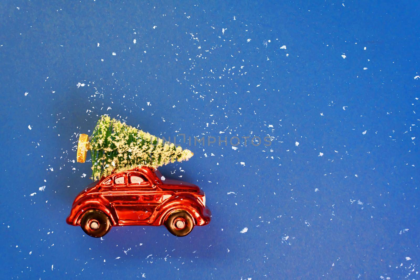 Christmas car with tree on the roof on blue background by uveita