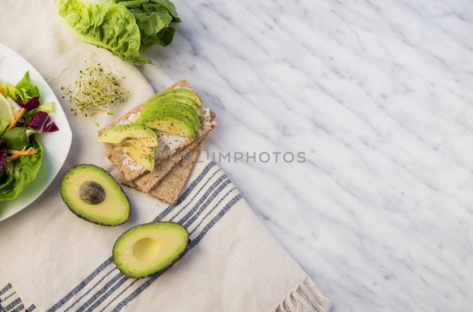 crisp bread with avocado table by Zahard