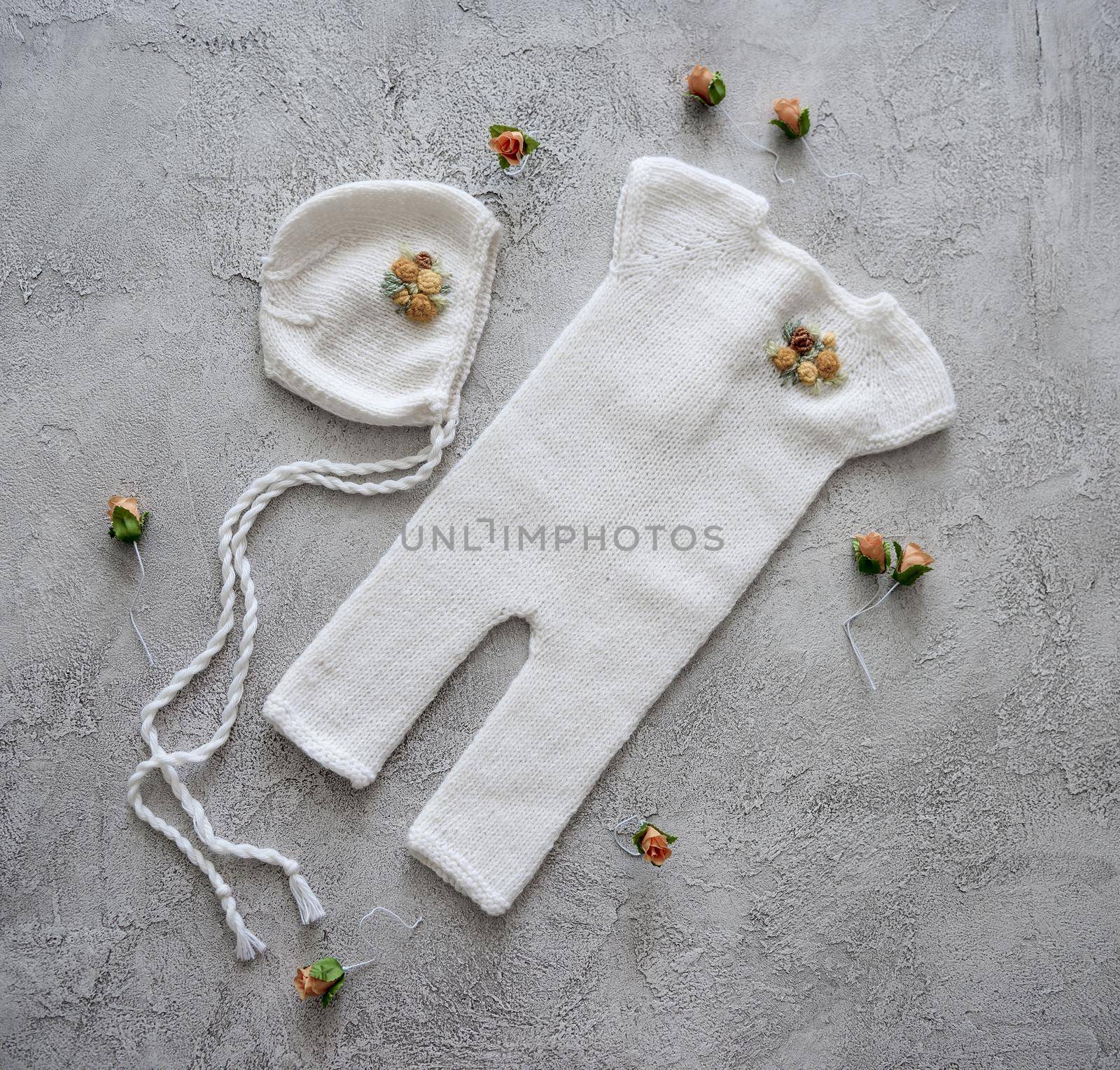 Simple knitted handmade clothes for newborn babies by tan4ikk1