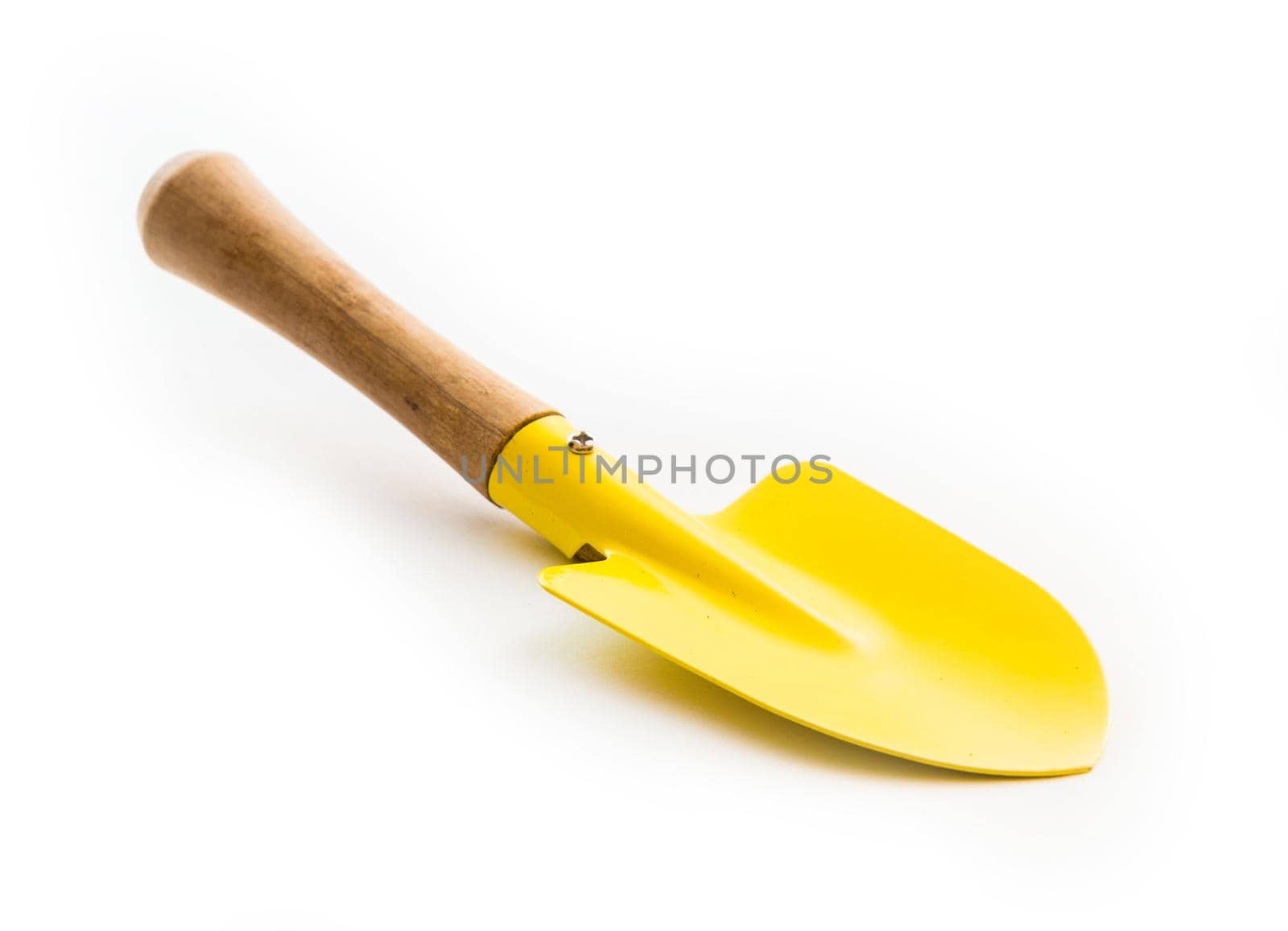 Small yellow shovel by tan4ikk1