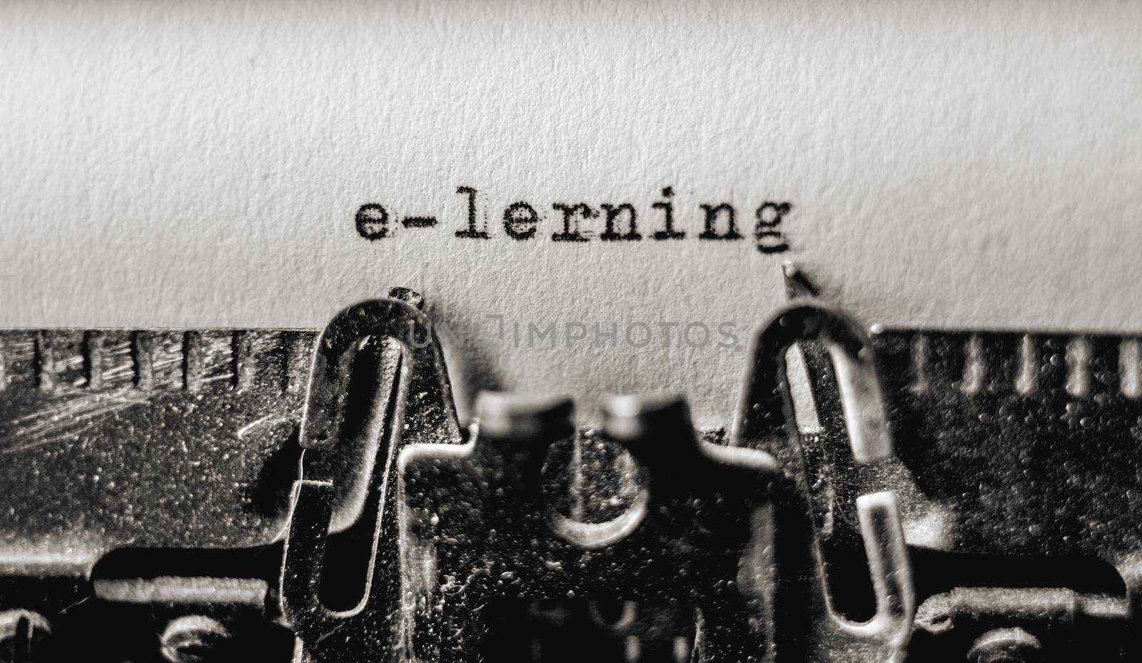 Text E-lerning on retro typewriter by tan4ikk1