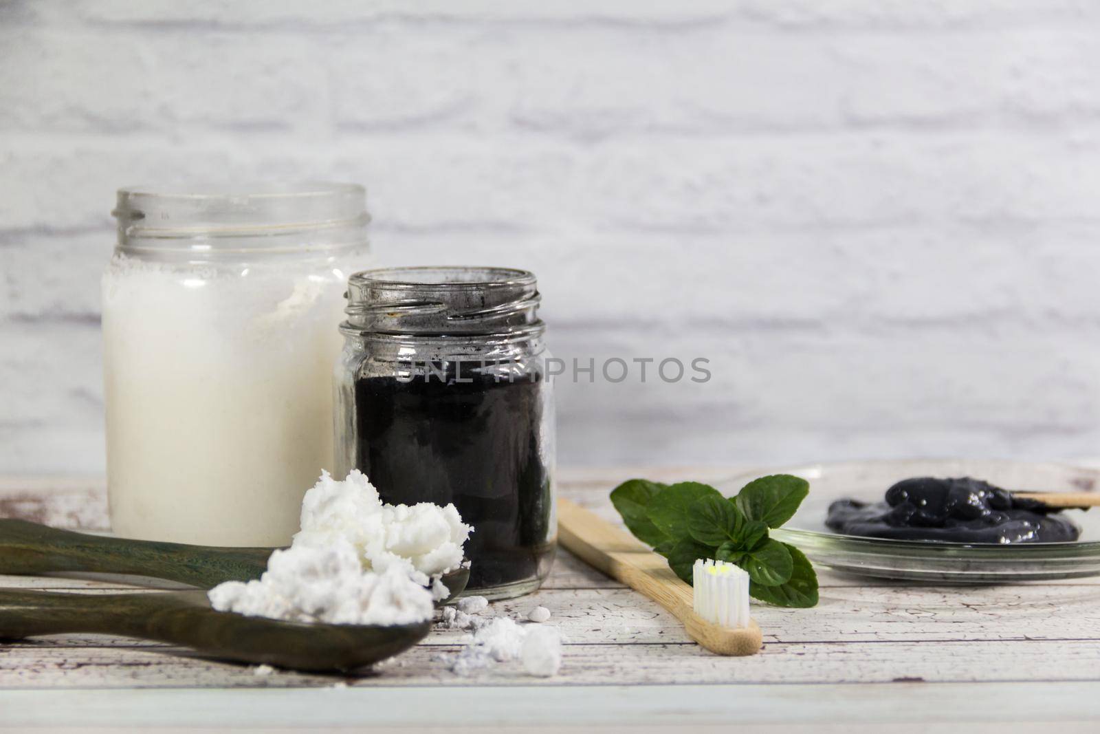 group of natural ingredients to prepare toothpaste with activated carbon.